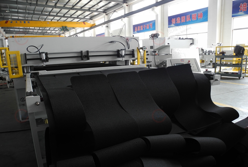 深圳汽车无纺布工具包成型裁断机