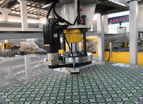 环亚·体育 全自动CCD成像定位裁断机