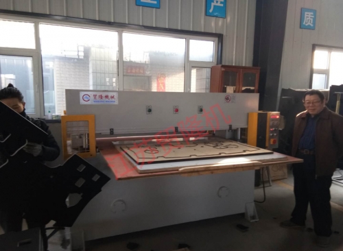 环亚·体育 汽车后备箱隔音垫裁断机