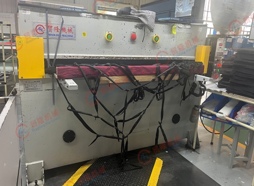 精密四柱液压裁断机