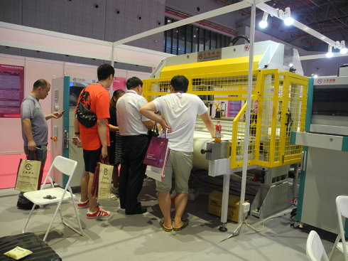 面膜裁断机 面膜裁断机